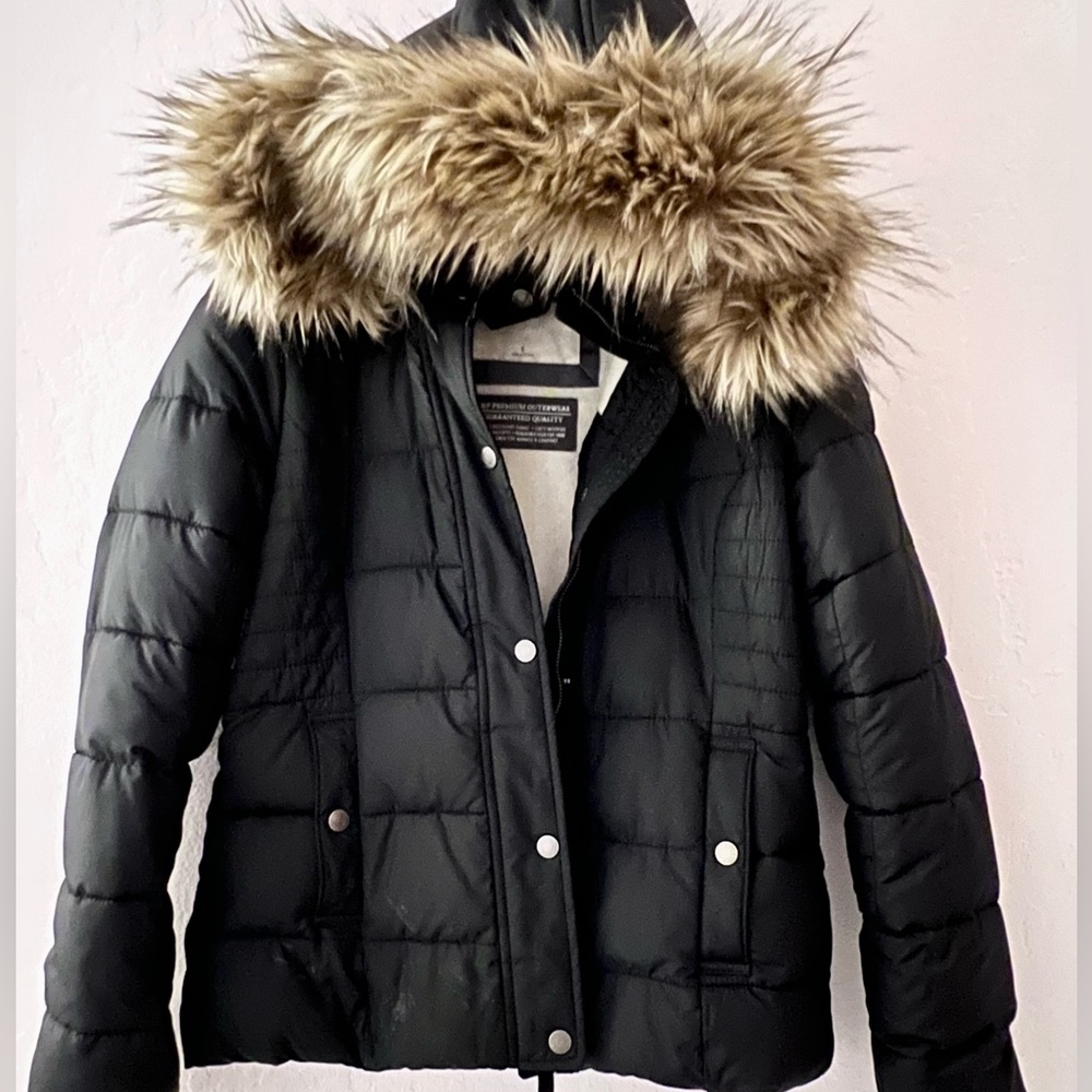 Abercrombie & Fitch Black Puffer Jacket with Faux Fur Trim